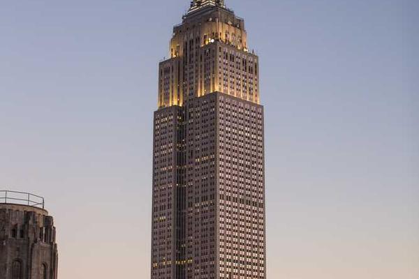 破解药店数字化困局：一套定制进销存系统如何让连锁药房年增效超千万